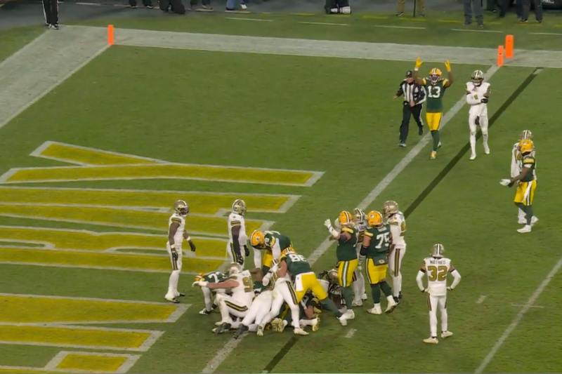 Packers aplastan a los Saints y aseguran su lugar en 'playoffs'