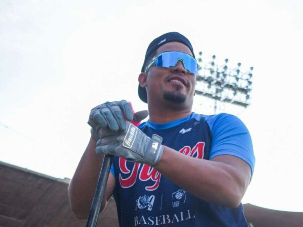 David Rodríguez hundió al pitcheo de Tiburones