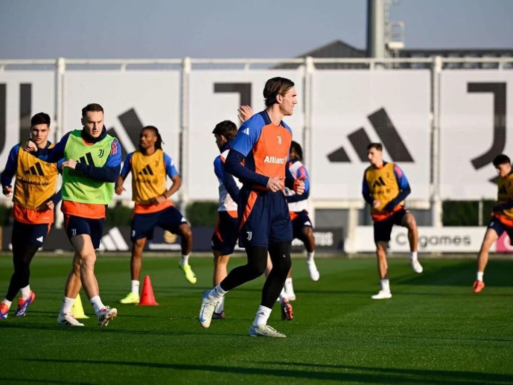 Vlahovic vuelve a entrenar con la Juventus