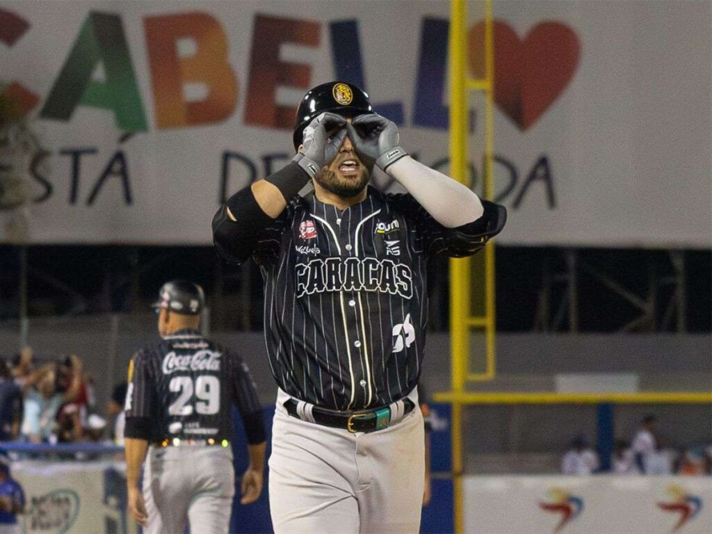 El poder de Eugenio Suárez le dio el triunfo a Leones