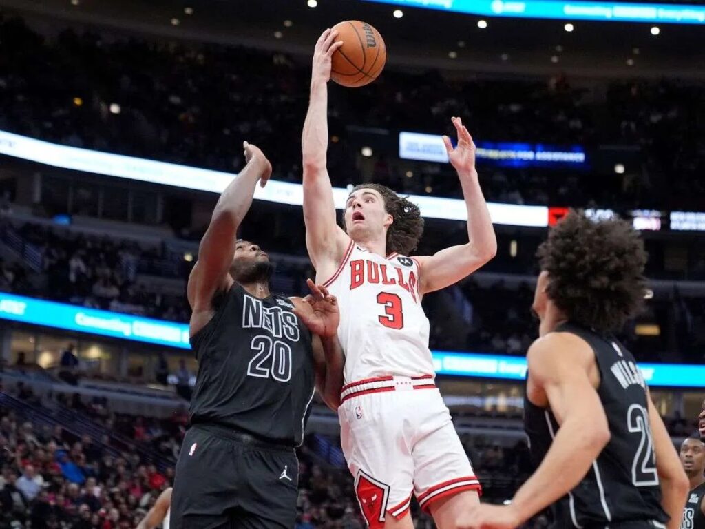 Giddey logra triple-doble en triunfo de Bulls