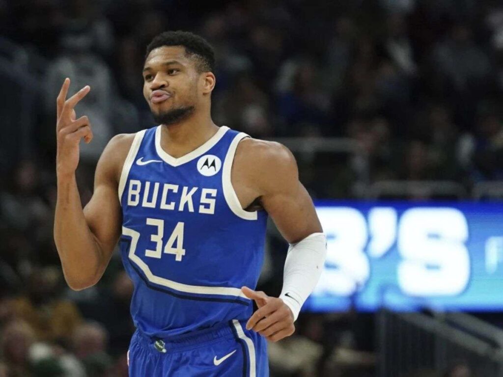 Antetokoumpo se agrandó ante la defensa de Wizards