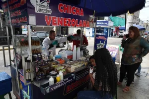 Migrantes venezolanos aportan 530 millones de dólares a economía peruana en 2024, dice OIM