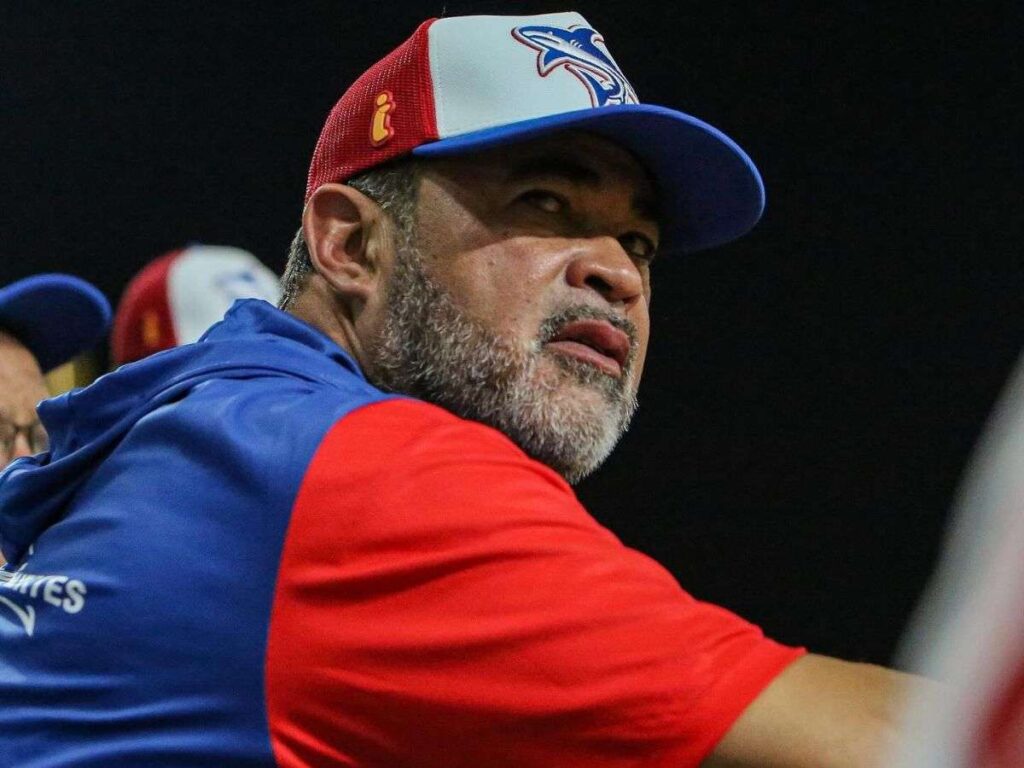 Oswaldo Guillén se mantiene en Tiburones