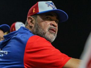 Oswaldo Guillén se mantiene en Tiburones