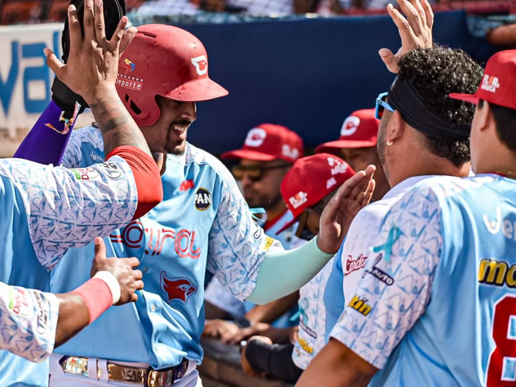 Cardenales barre a Aguilas y consolida el liderato
