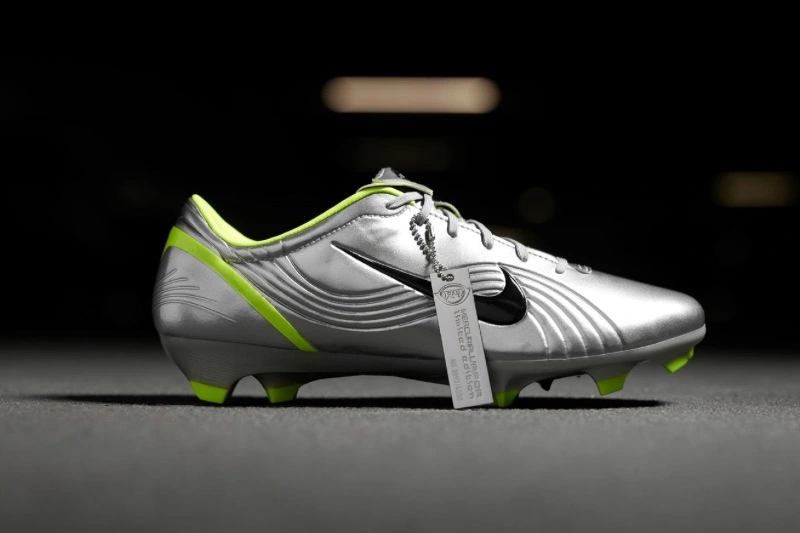 Vuelven los Nike mercurial R9, pero con un cambio