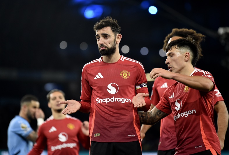 Manchester United vence al Manchester City
