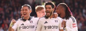 Raúl Jiménez anota su gol 50 en la Premier League.