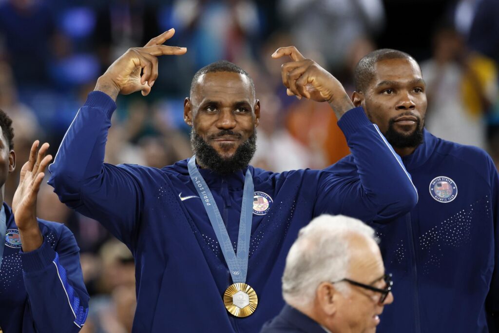 LeBron James, primer jugador activo de la NBA en ser multimillonario