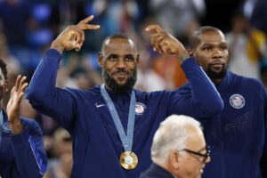 LeBron James, primer jugador activo de la NBA en ser multimillonario