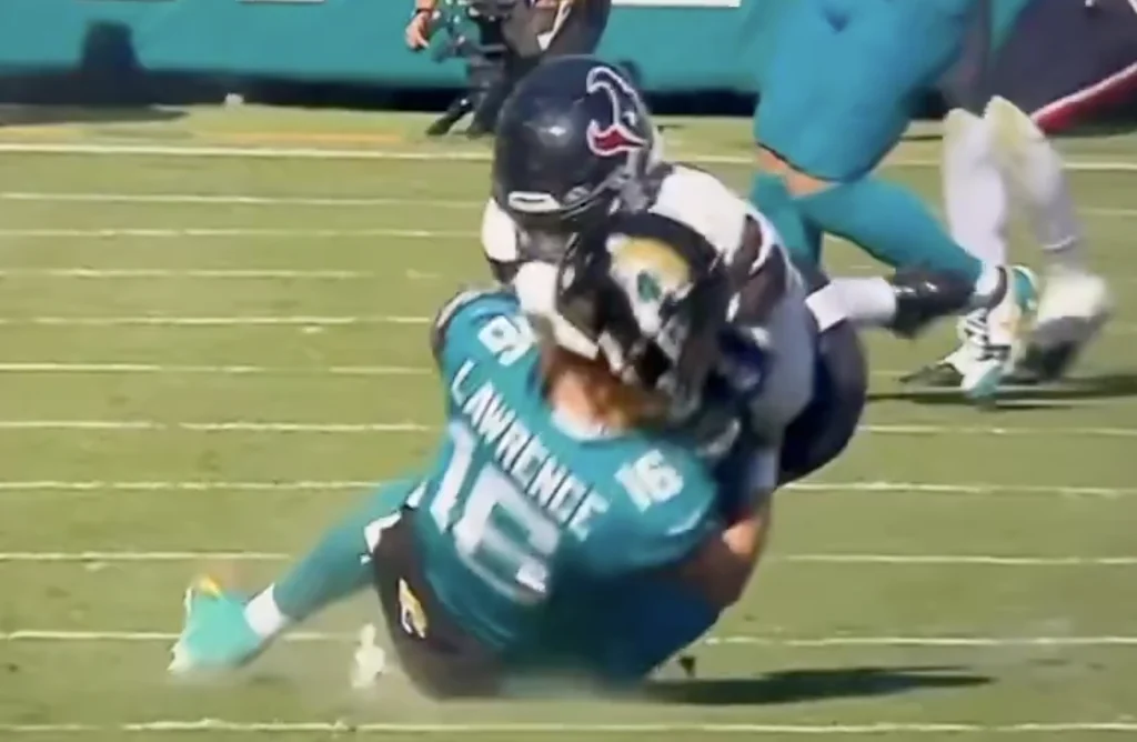 Dramática tackleada a Trevor Lawrence desata polémica en la NFL