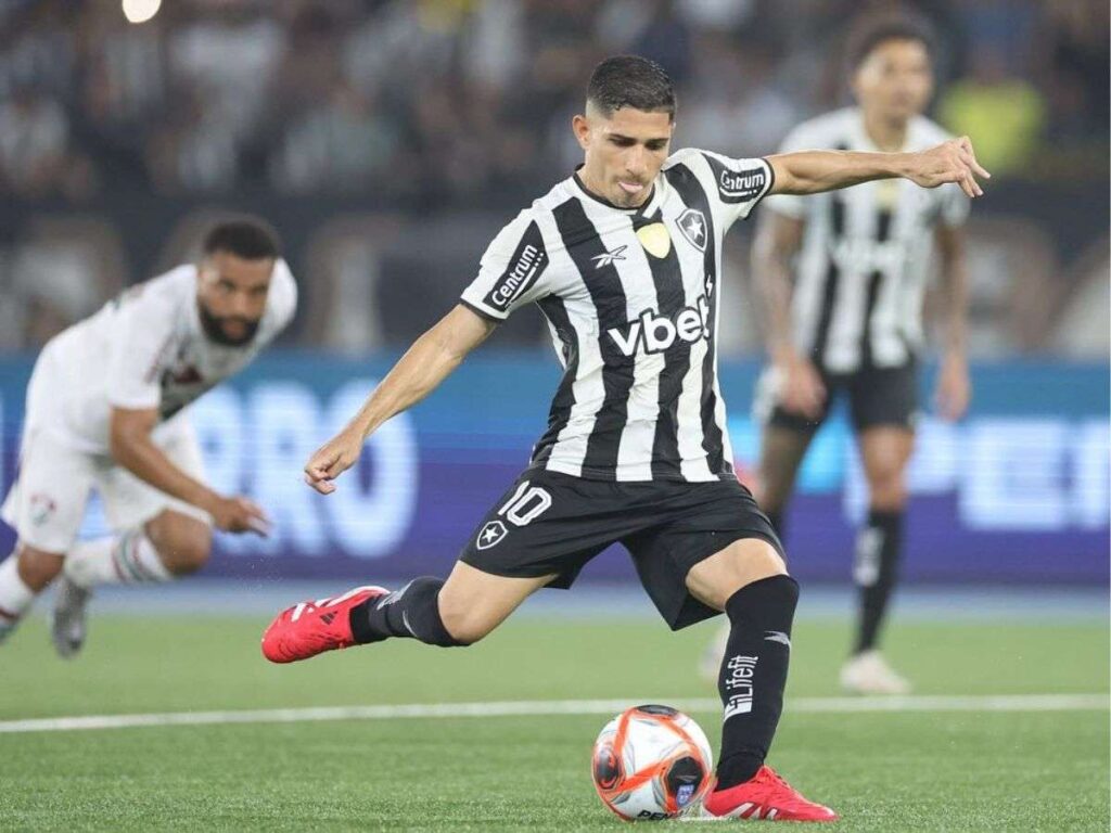 Jefferson Savarino y Botafogo no pudieron quedarse con la Recopa
