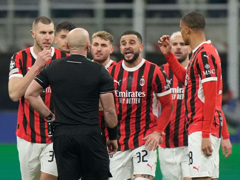 Milan tropezó y se despidió de la Champions