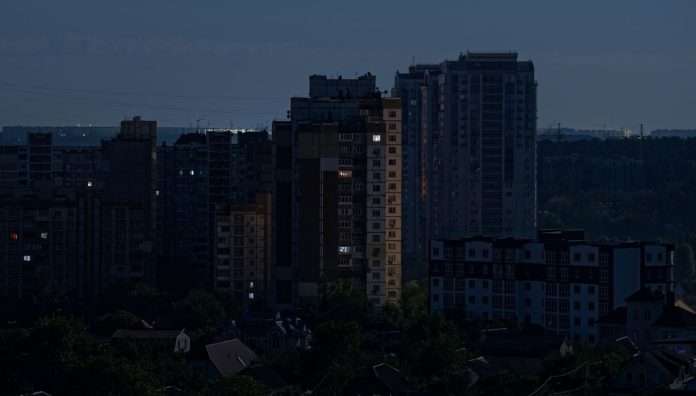 "Falla estructural" es la causa que atribuyen al apagón general en Chile