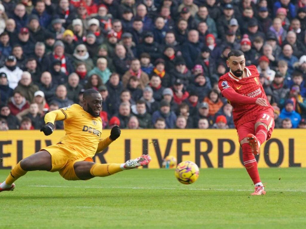 Liverpool sigue firme en la cima