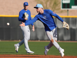 Nico Hoerner estará ausente en la Serie de Tokio