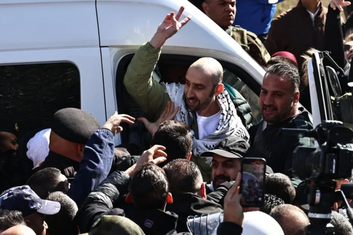 Israel libera a 369 palestinos
