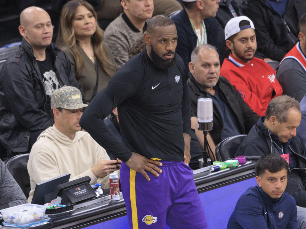 LeBron James (c) de Lakers, en una imagen de archivo. EFE/ Javier Rojas