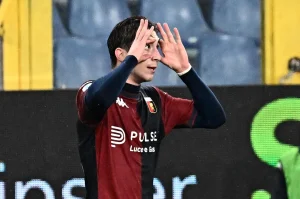 GENOA (Italy), 14/03/2025.- Genoa's Fabio Miretti celebrates scoring the 2-0 goal during the Italian Serie A soccer match between Genoa CFC and US Lecce, in Genoa, Italy, 14 March 2025. (Italia, Génova) EFE/EPA/LUCA ZENNARO