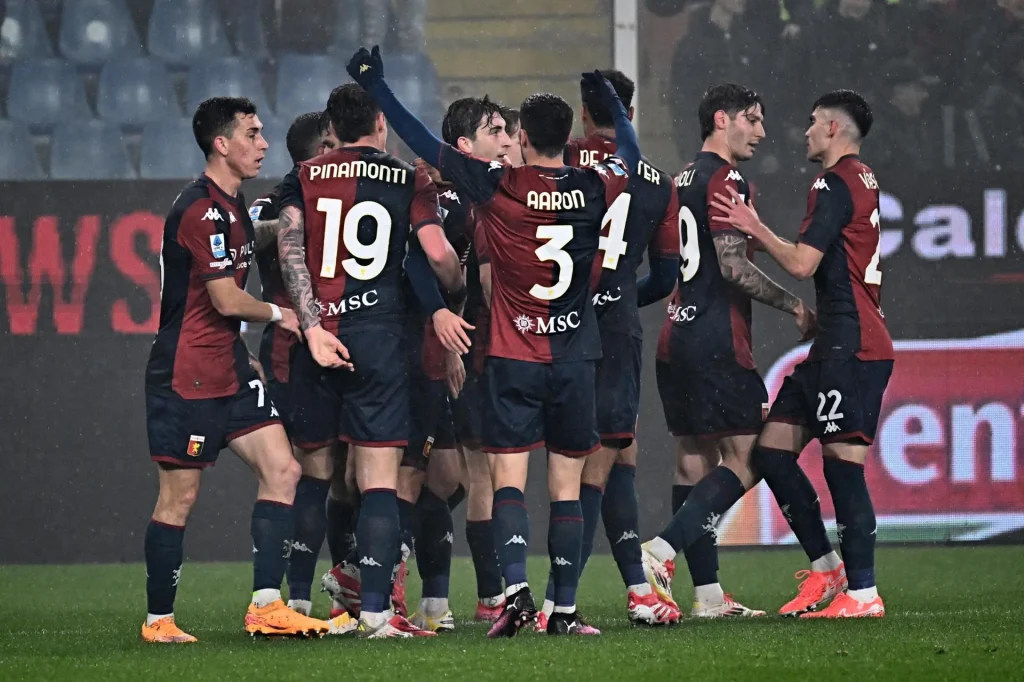 GENOA (Italy), 14/03/2025.- Players of Genoa celebrate the 1-0 goal during the Italian Serie A soccer match between Genoa CFC and US Lecce, in Genoa, Italy, 14 March 2025. (Italia, Génova) EFE/EPA/LUCA ZENNARO