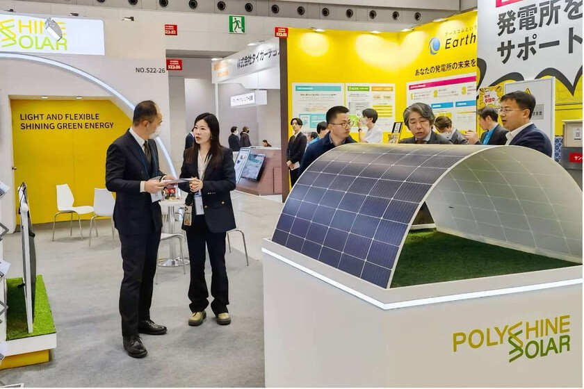 La instalación es una de las barreras para el triunfo total de los paneles solares. China quiere arreglarlo con "pegatinas"