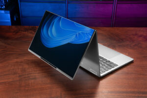 así es su nuevo concepto ThinkBook Flip AI PC