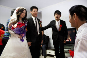 despedir a empleados si no se casan y tienen hijos