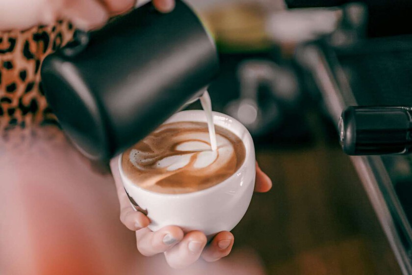 Lo más probable es que estés tomando tu café con leche mal. Y la culpa de todo la tiene un factor: la temperatura