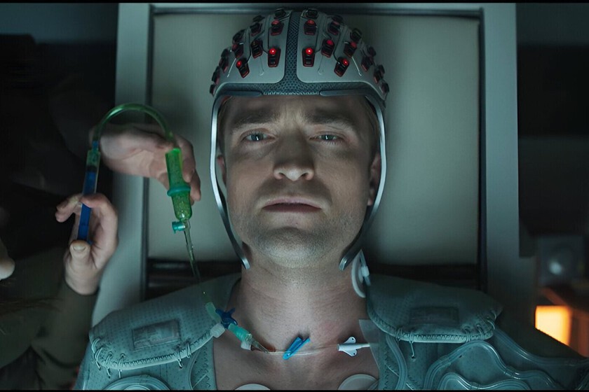 "Me quedé dormido en el sofá con dos cuchillos de cocina". Robert Pattinson lo pasa tan mal viendo cine de terror que no se siente seguro ni en su propia casa