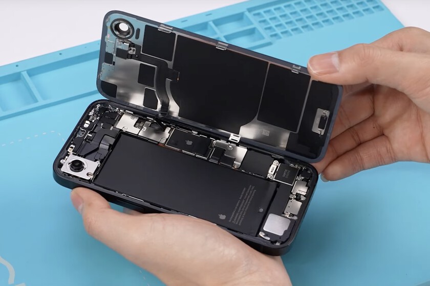 El iPhone 16e es la prueba del coste de oportunidad que afrontan los fabricantes con los móviles: cada milímetro es crucial