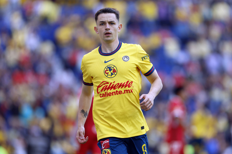 MEX5013. CIUDAD DE MÉXICO (MÉXICO), 01/03/2025.- Álvaro Fidalgo del América celebra tras anotar un gol este sábado, durante un entre Amércia y Toluca del torneo Clausura 2025 de la Liga MX, en el estadio Ciudad de los Deportes en Ciudad de México (México). EFE/ Sáshenka Gutiérrez