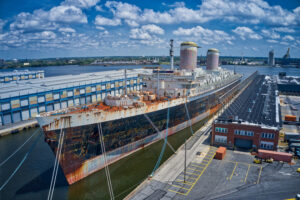El SS United States fue el transatlántico más grande y rápido del océano. Ahora será un gigantesco arrecife submarino