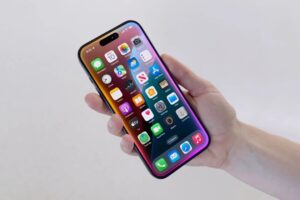 Siri no es el único juguete roto en el mundo los asistentes de voz. Sus rivales siguen sin dar la talla