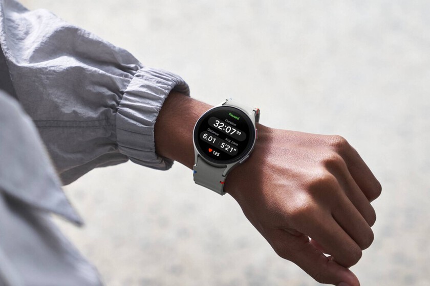 El accesorio ideal para regalar a padres que salen a andar y quieren un reloj para el día a día es un Samsung Galaxy