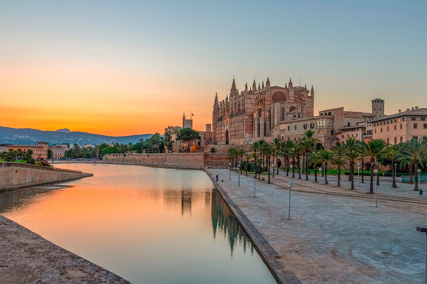 La sequía y el turismo masivo han agravado la escasez de agua en Baleares. Ahora se va a encomendar a las desaladoras