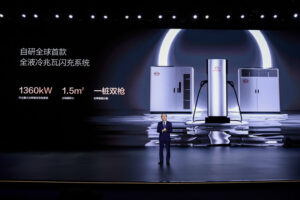 BYD asegura que ya tiene dos coches eléctricos capaces de recargar 400 km en cinco minutos