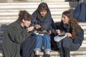 Unos investigadores japoneses han estudiado cómo comer menos. Su veredicto es extremadamente simple: comer más despacio