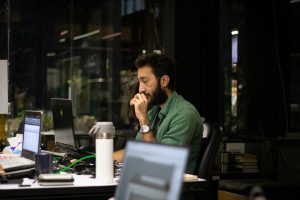 la productividad tóxica que te hace creer que nunca trabajas lo suficiente