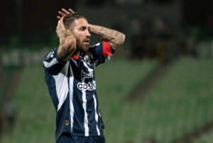 AME8918. TORREON (MÉXICO), 12/03/2025.- Sergio Ramos de Monterrey lamenta la derrota este miércoles, tras un partido de vuelta de los octavos de final de la CONCACAF Champions Cup 2025 entre Monterrey y Vancouver Whitecaps, en el estadio Corona de Torreon (México). EFE/ Miguel Sierra