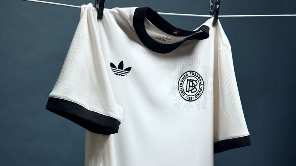 Alemania presenta camiseta especial por su 125 aniversario