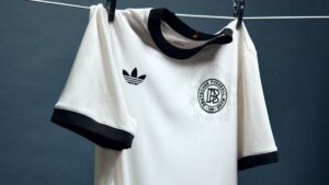 Alemania presenta camiseta especial por su 125 aniversario