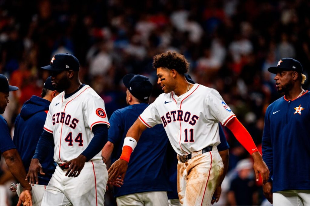 Valdez Brilla en la Apertura: Astros Superan a los Mets