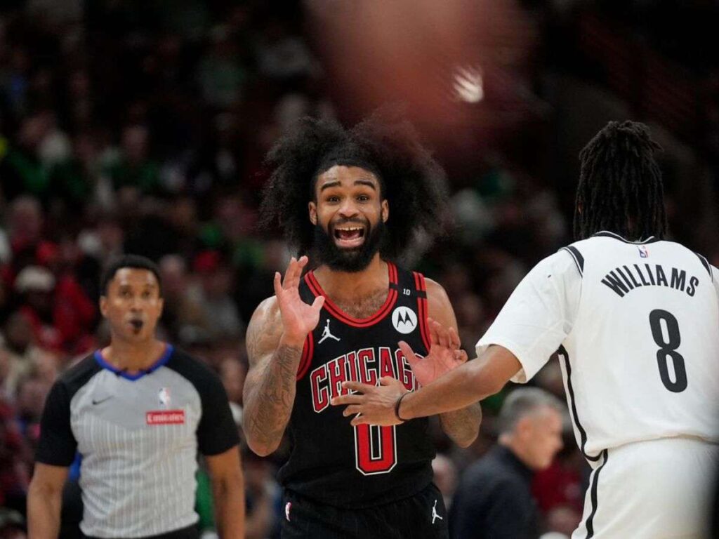 Coby White comanda victoria de los Bulls