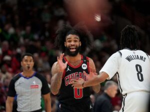 Coby White comanda victoria de los Bulls
