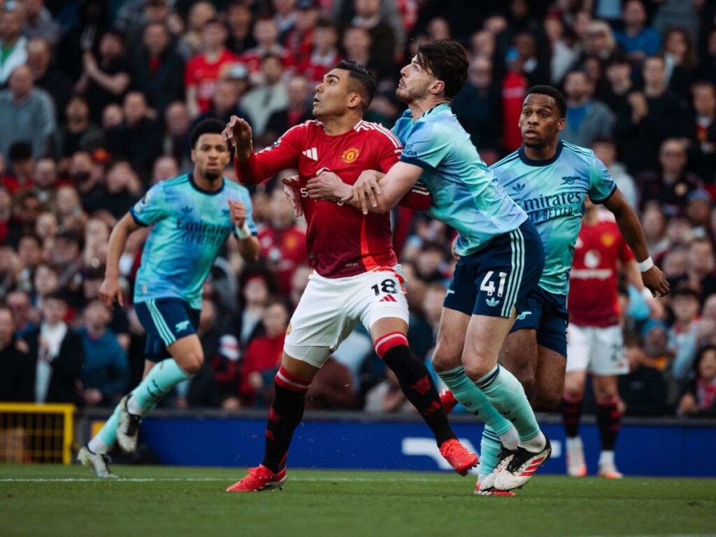 Arsenal se aleja del título tras empatar con el United