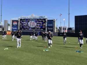 Los Yankees bajan a dos venezolanos a ligas menores