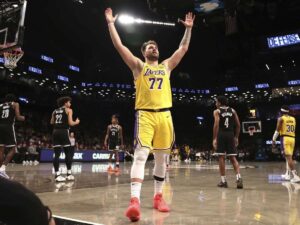 Luka Doncic no pudo evitar la derrota de los Lakers