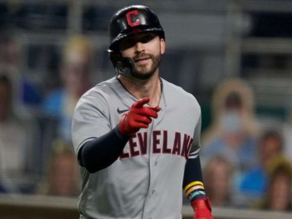Los Guardianes contratan a Tyler Naquin como lanzador