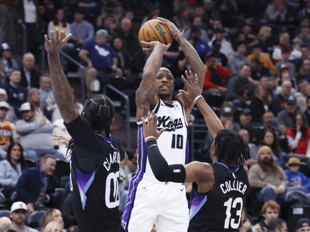 DeMar DeRozan fue multado por criticar a los árbitros de la liga